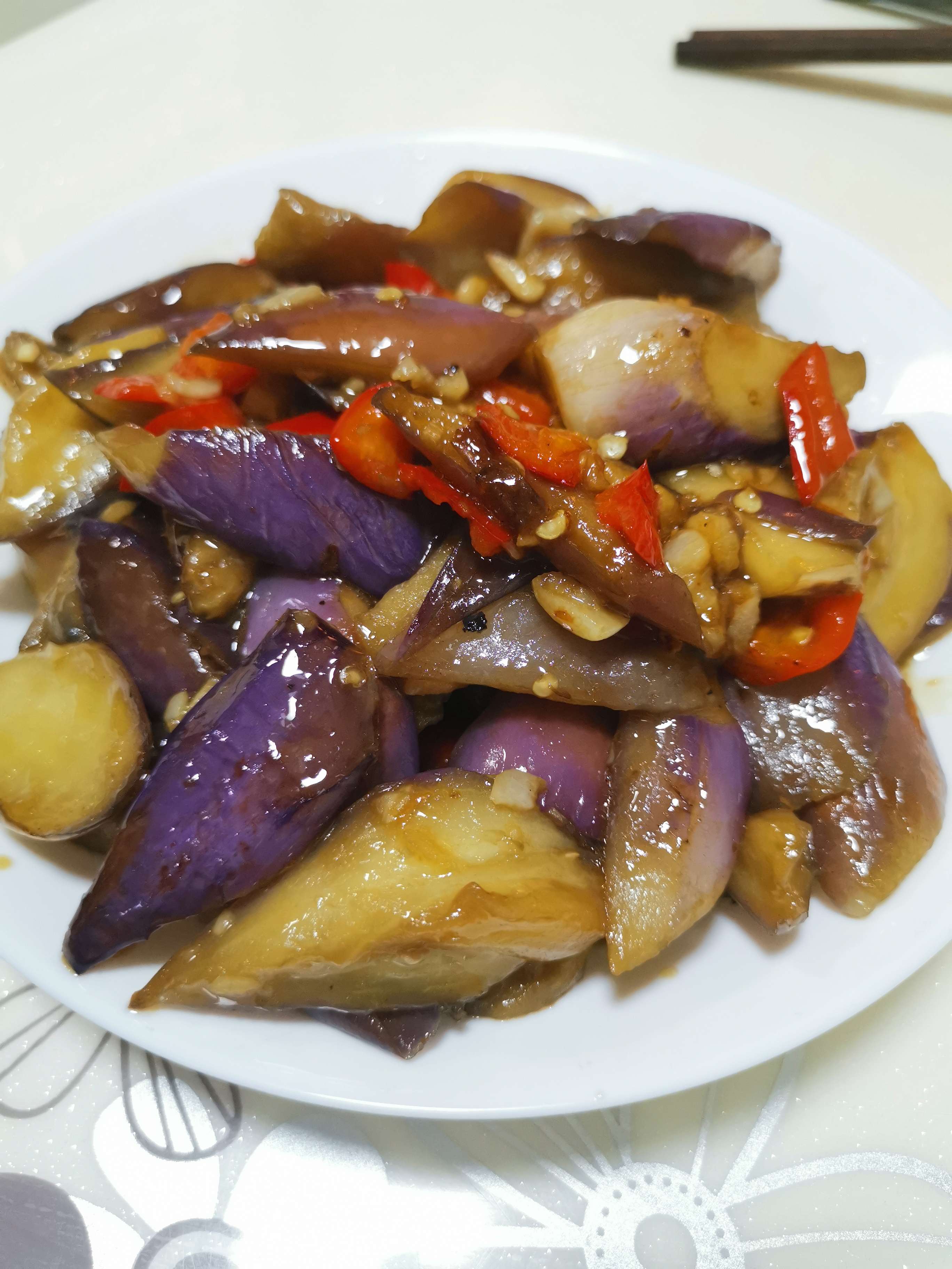 辣椒大蒜茄子的做法-家常味炒菜譜-易網健康養生網 辣椒大蒜茄子的做法-家常味炒菜譜