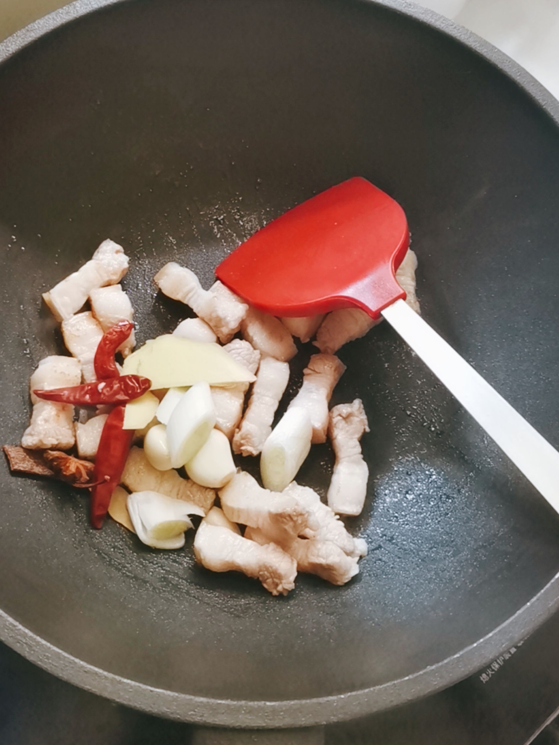 蘿卜燒肉的做法-咸鮮味燒菜譜