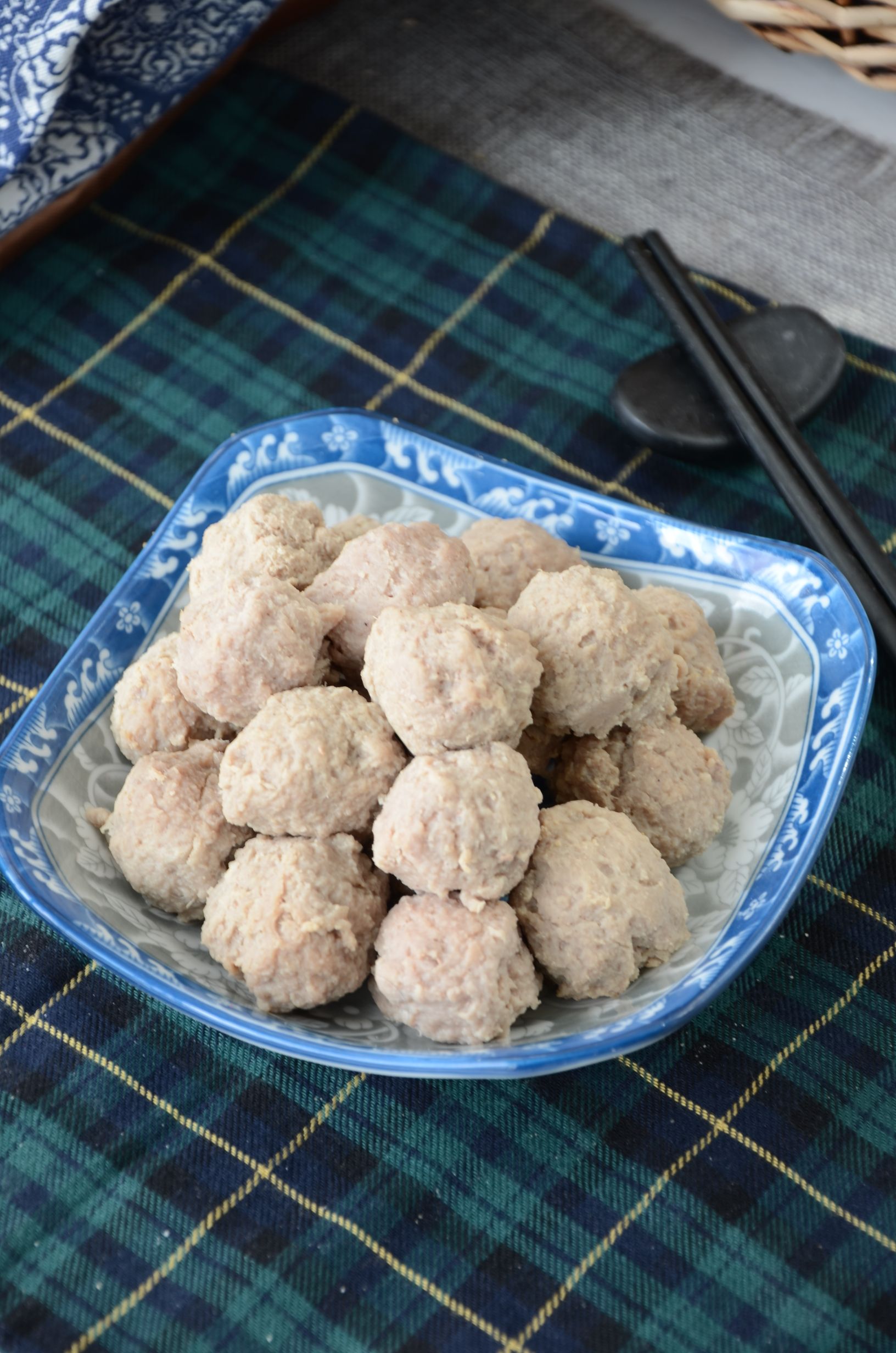 手工牛肉丸的做法-家常味煮菜譜-易網(wǎng)健康養(yǎng)生網(wǎng) 手工牛肉丸的做法-家常味煮菜譜