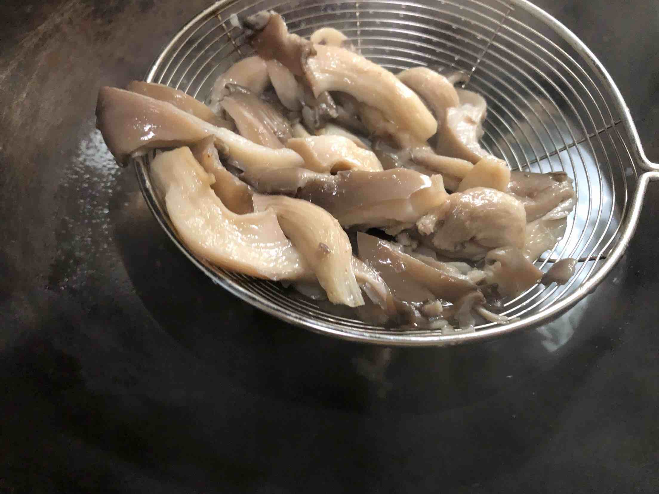 椒鹽平菇的做法-家常味炸菜譜