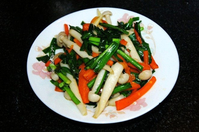 韭菜炒白玉菇的做法-家常味炒菜譜