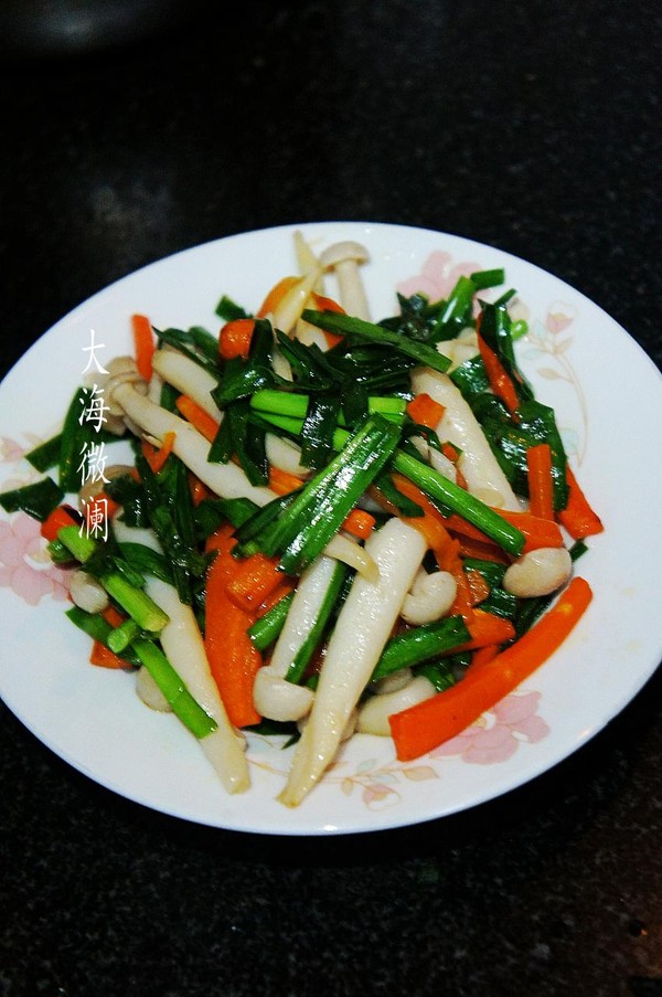 韭菜炒白玉菇的做法-家常味炒菜譜-易網(wǎng)健康養(yǎng)生網(wǎng) 韭菜炒白玉菇的做法-家常味炒菜譜