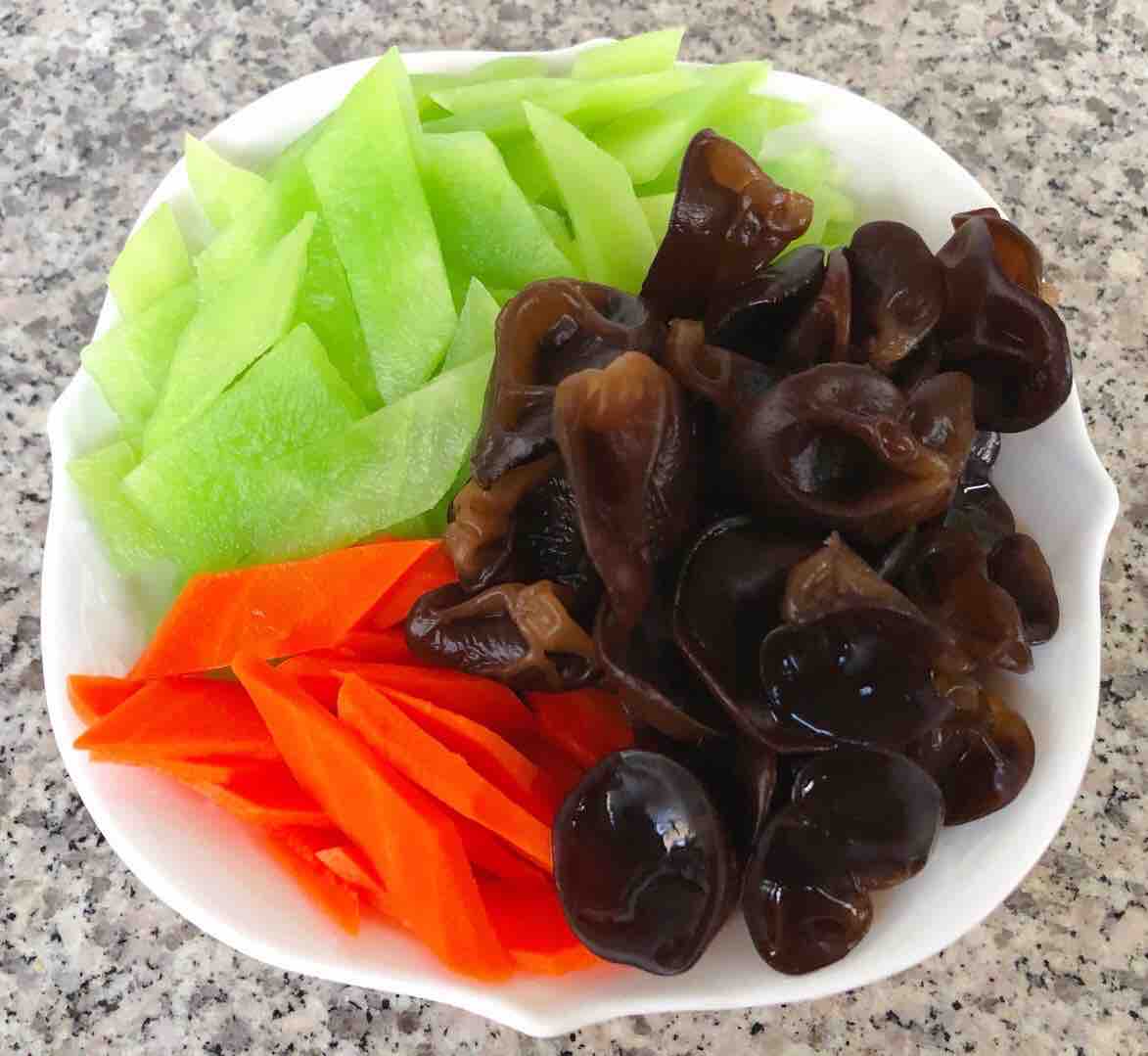 帶子炒萵筍胡蘿卜木耳的做法-咸鮮味炒菜譜-易網健康養(yǎng)生網 帶子炒萵筍胡蘿卜木耳的做法-咸鮮味炒菜譜