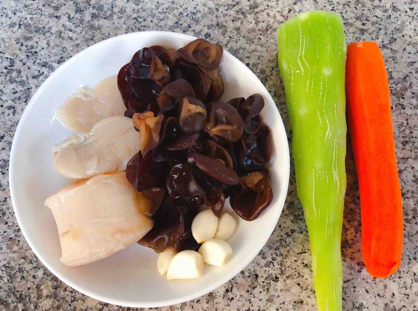 帶子炒萵筍胡蘿卜木耳的做法-咸鮮味炒菜譜-易網健康養(yǎng)生網 帶子炒萵筍胡蘿卜木耳的做法-咸鮮味炒菜譜