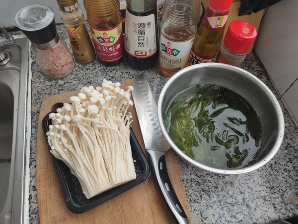 金針菇拌海帶絲的做法-咸鮮味拌菜譜-易網(wǎng)<a href=http://m.aoa7937.com/ target=_blank class=infotextkey>健康養(yǎng)生</a>網(wǎng) 金針菇拌海帶絲的做法-咸鮮味拌菜譜