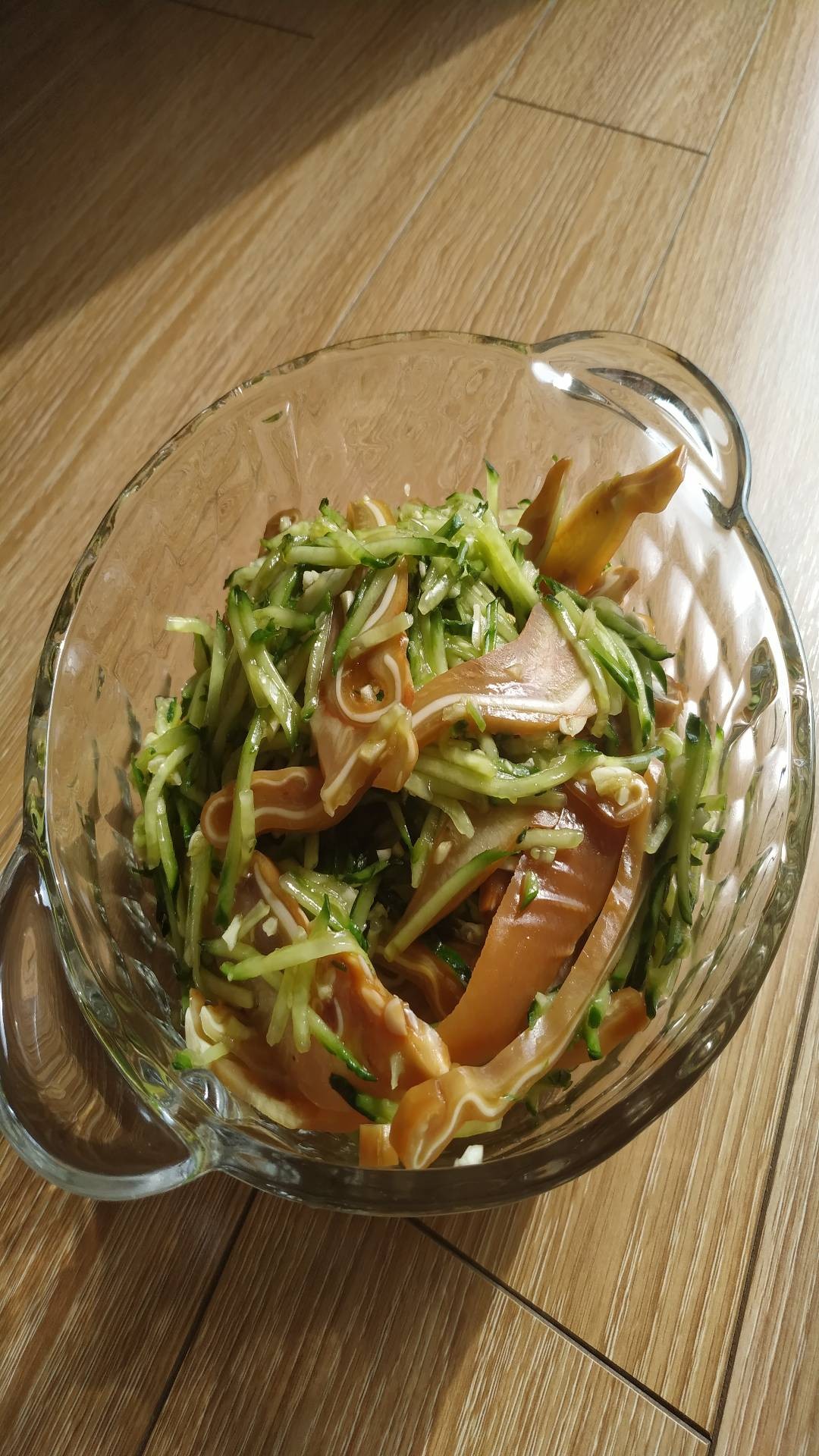 黃瓜豬耳的做法-家常味拌菜譜-易網(wǎng)健康養(yǎng)生網(wǎng) 黃瓜豬耳的做法-家常味拌菜譜