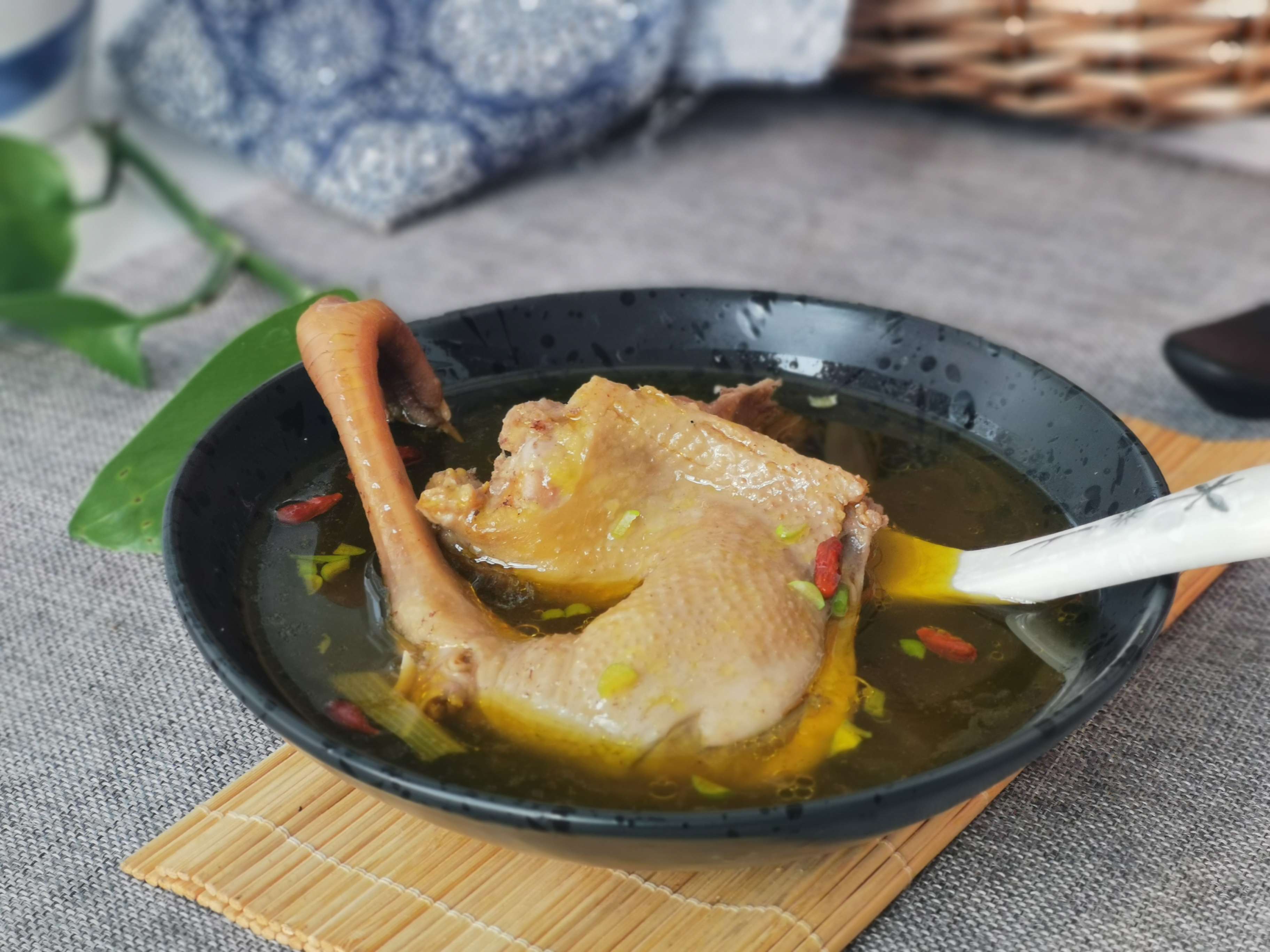 燉雞湯的做法-家常味燉菜譜-易網健康養生網 燉雞湯的做法-家常味燉菜譜