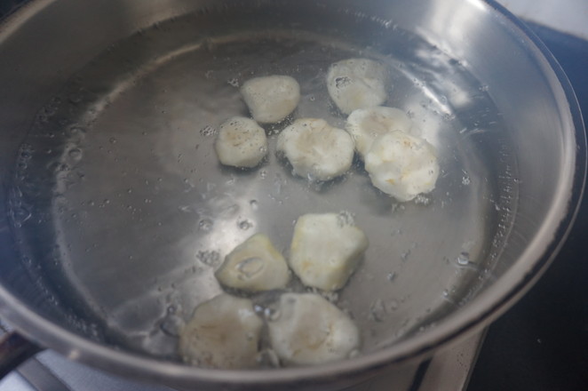 沒有豬肉的株肉獅子頭的做法-醬香味燉菜譜-易網<a href=http://m.aoa7937.com/ target=_blank class=infotextkey>健康養生</a>網 沒有豬肉的株肉獅子頭的做法-醬香味燉菜譜