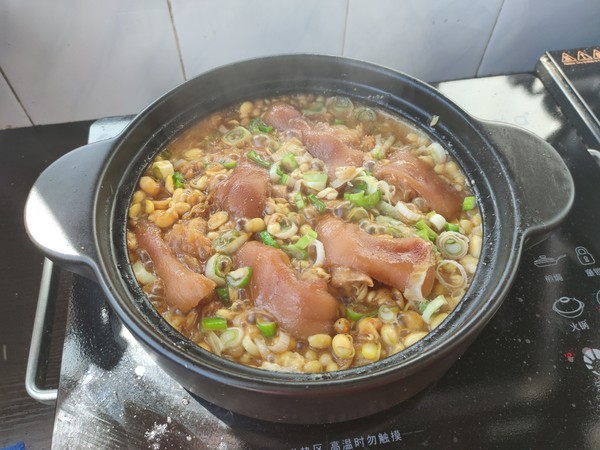 豬腳燉黃豆芽的做法-家常味燉菜譜