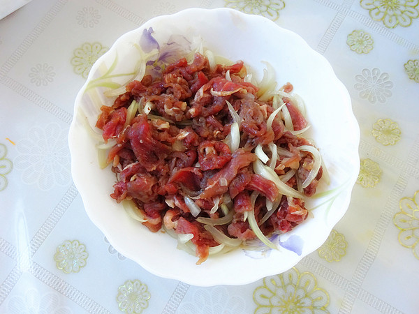 蔥香牛肉的做法-蔥香味炒菜譜-易網(wǎng)健康養(yǎng)生網(wǎng) 蔥香牛肉的做法-蔥香味炒菜譜