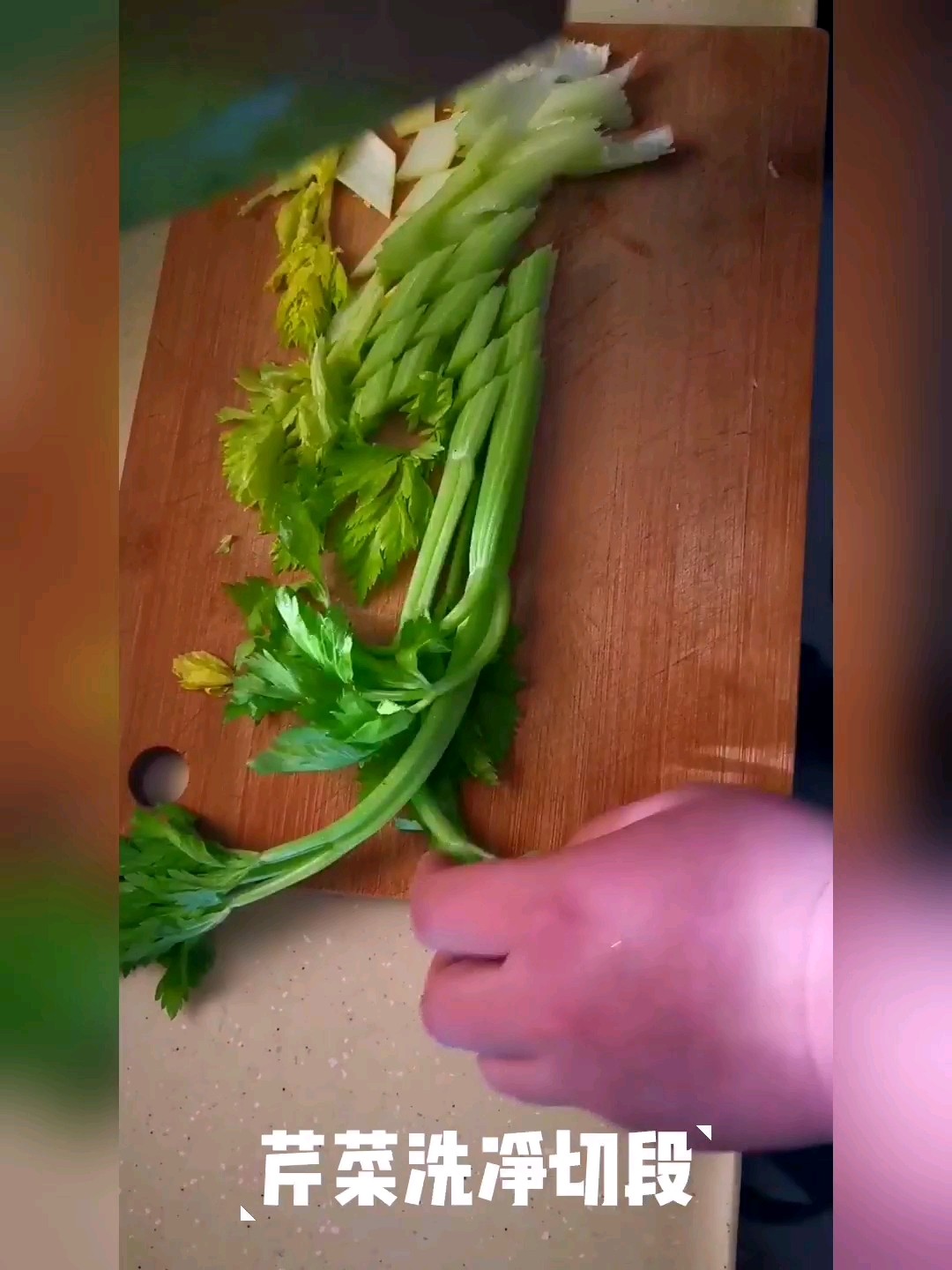 芹菜炒牛肉絲的做法-家常味炒菜譜
