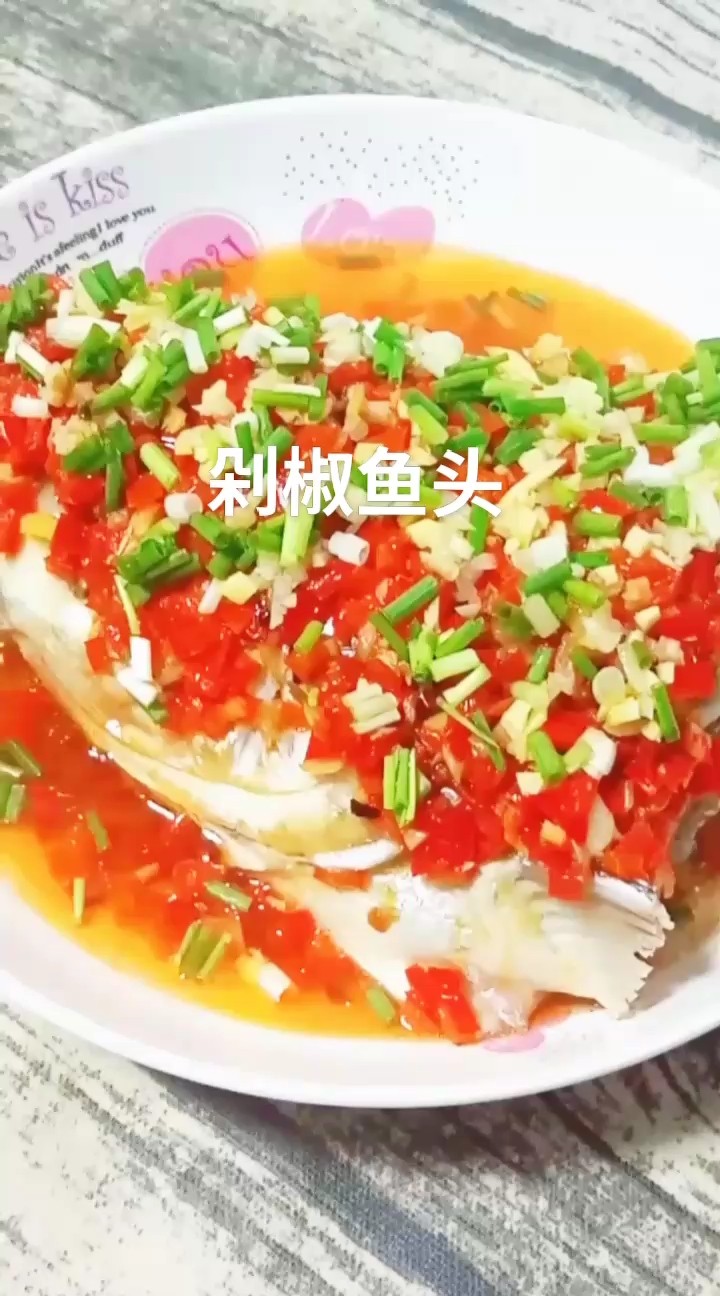 剁椒魚頭的做法-家常味蒸菜譜