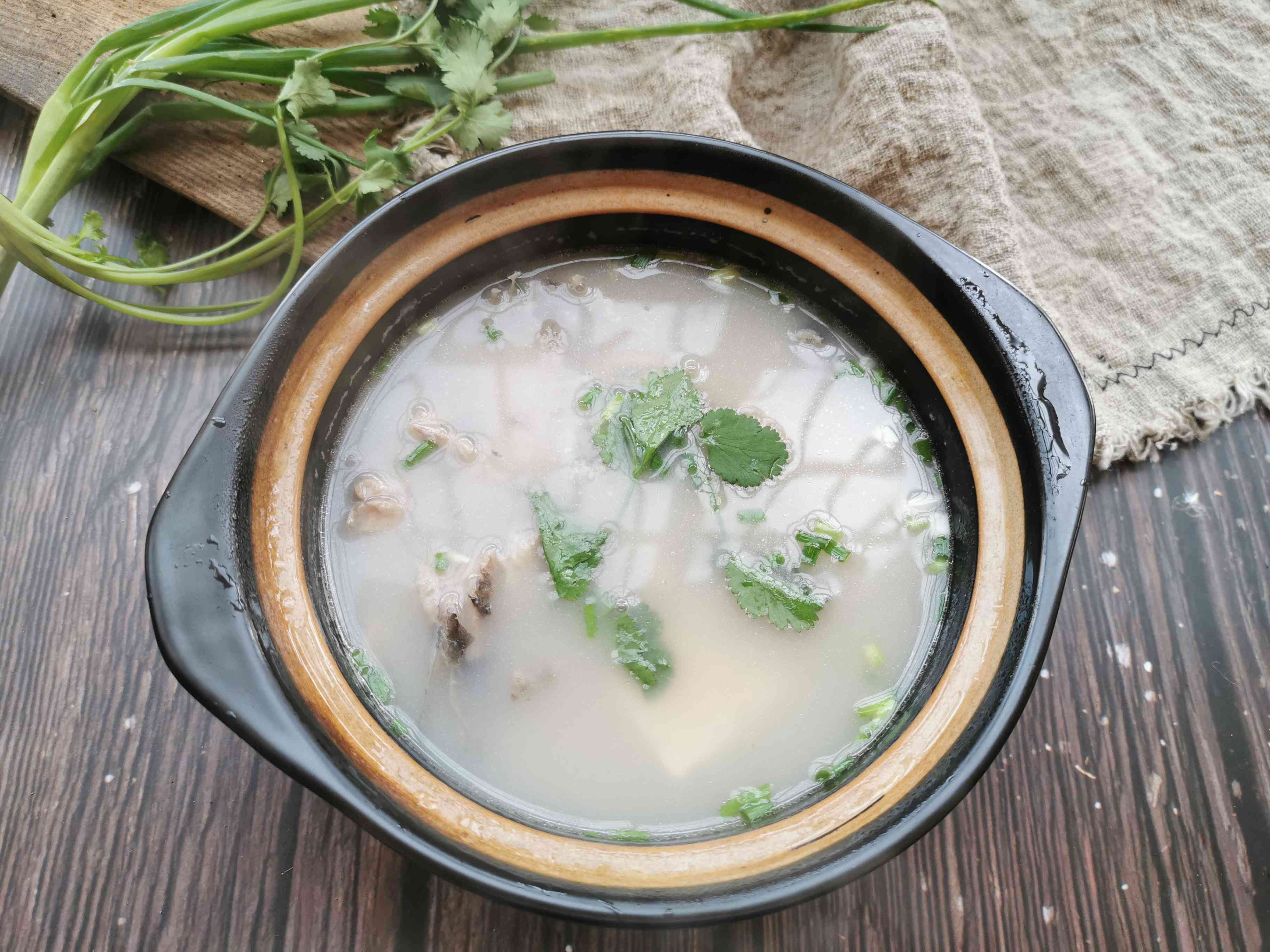 鯽魚豆腐湯的做法-家常味燉菜譜-易網健康養生網 鯽魚豆腐湯的做法-家常味燉菜譜