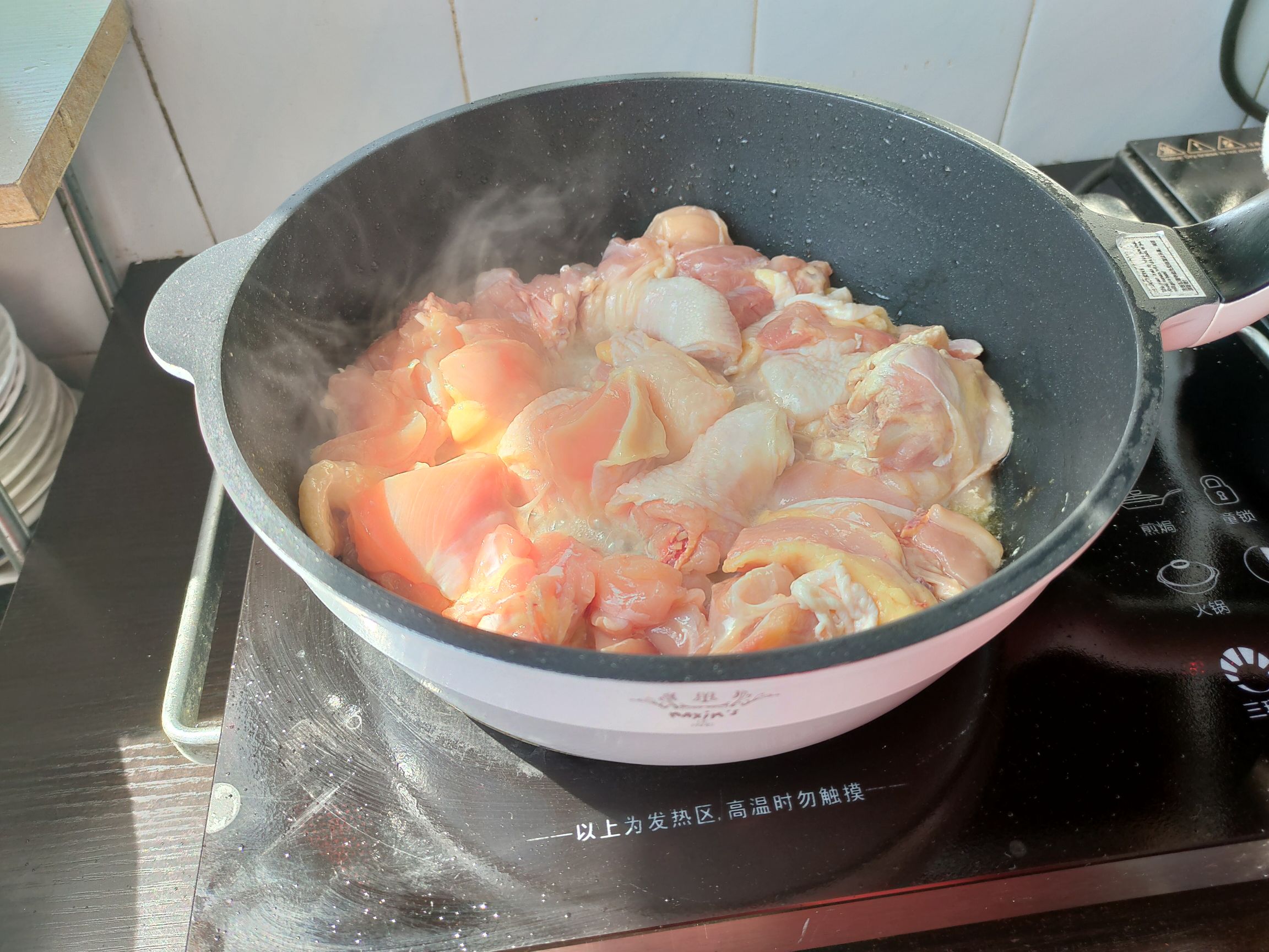 醬香土豆雞塊的家常做法，土豆的軟糯配上雞肉的湯汁，營養又好吃的做法-家常味燉菜譜
