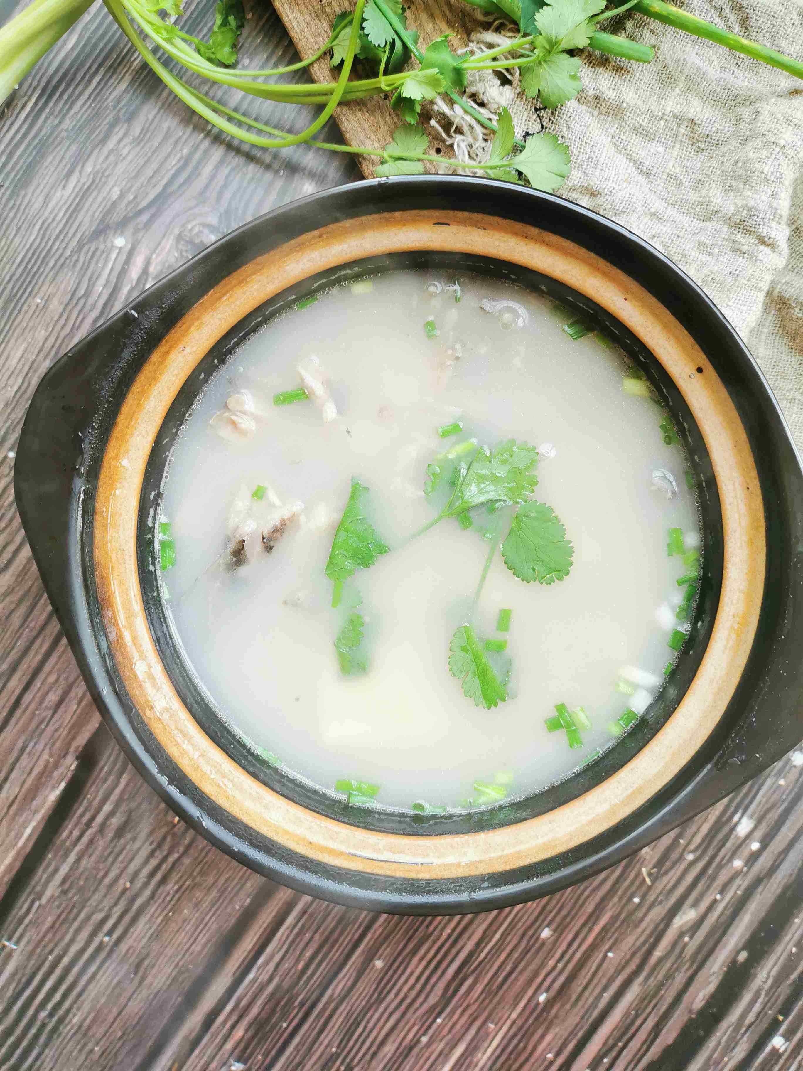 鯽魚豆腐湯的做法-家常味燉菜譜-易網健康養生網 鯽魚豆腐湯的做法-家常味燉菜譜