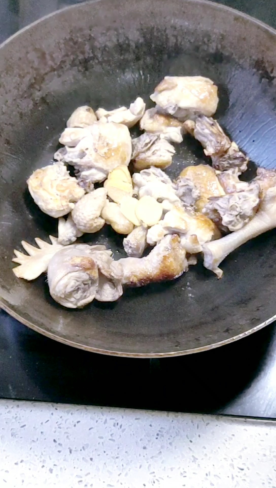 菠蘿雞塊的做法-酸甜味燜菜譜