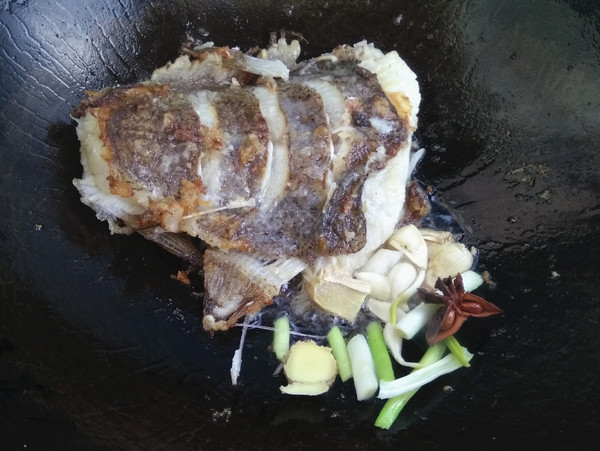 啤酒燒鰈魚的做法-咸鮮味燒菜譜