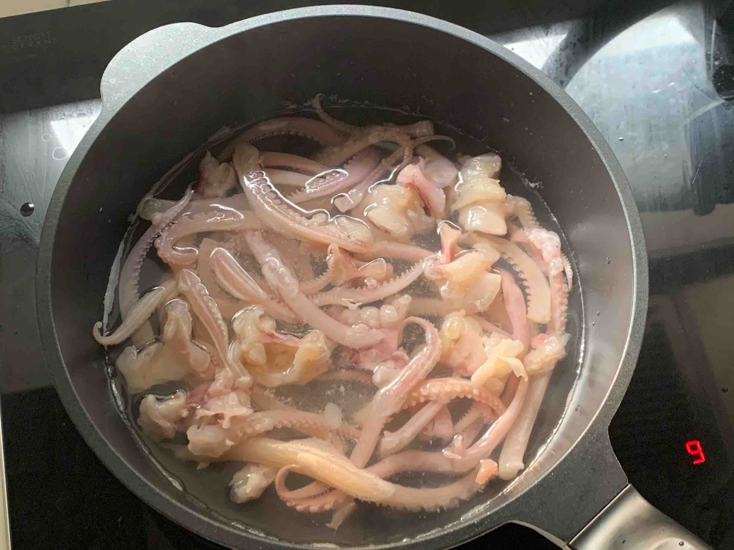 好吃又簡單的冷鍋麻辣魷魚須的做法-香辣味泡菜譜