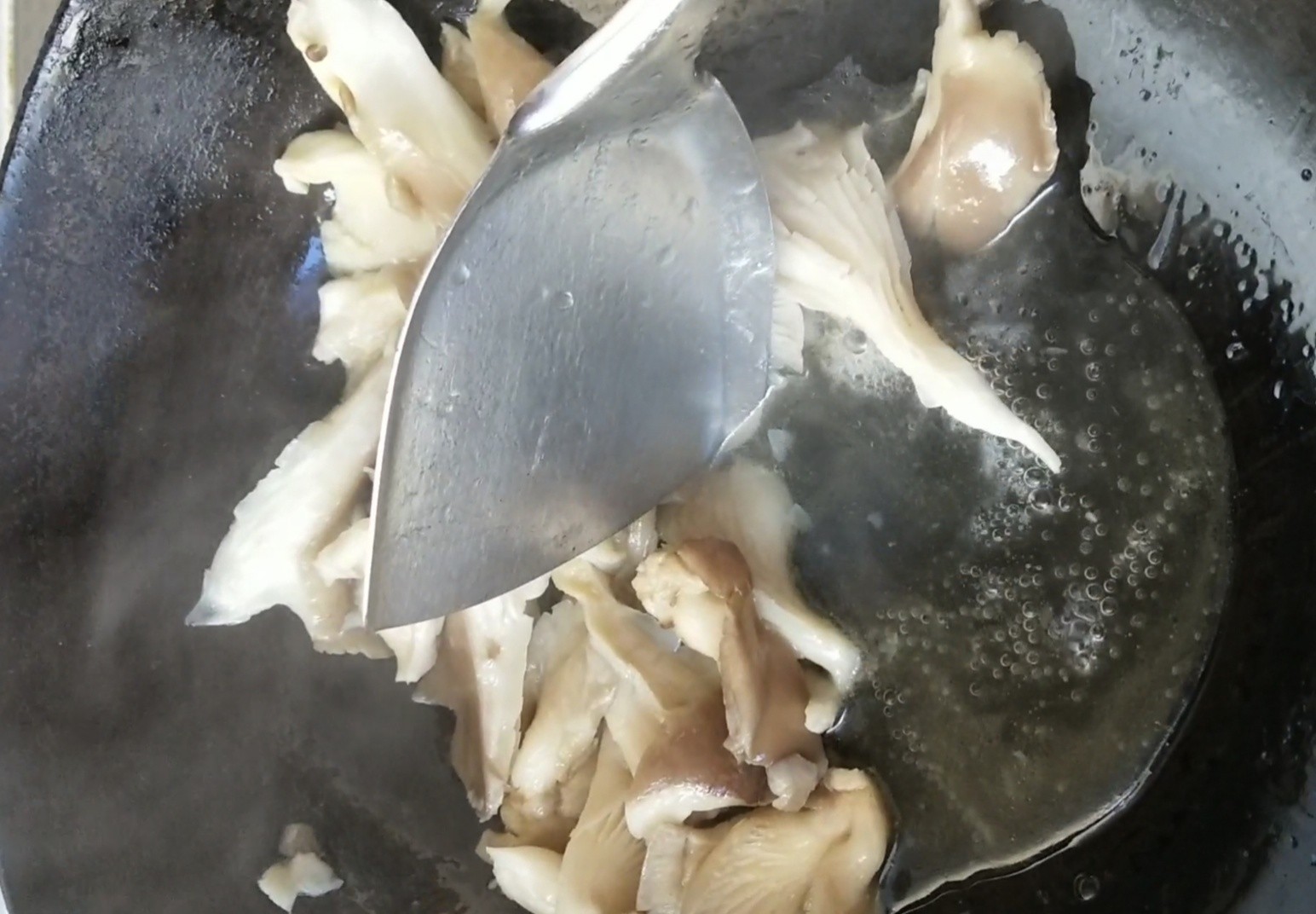 平菇燴魚片的做法-酸甜味燴菜譜-易網(wǎng)健康養(yǎng)生網(wǎng) 平菇燴魚片的做法-酸甜味燴菜譜