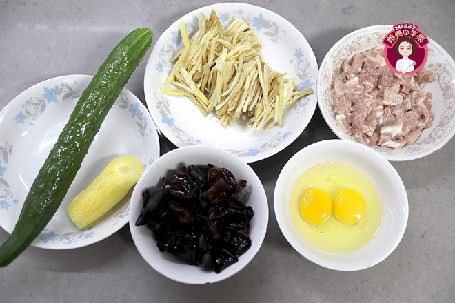 炒苜蓿肉的做法-家常味炒菜譜-易網<a href=http://m.aoa7937.com/ target=_blank class=infotextkey>健康養生</a>網 炒苜蓿肉的做法-家常味炒菜譜