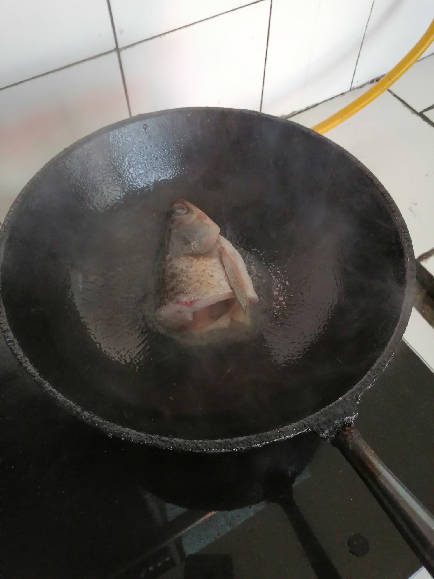 清燉魚頭湯的做法-咸鮮味燉菜譜