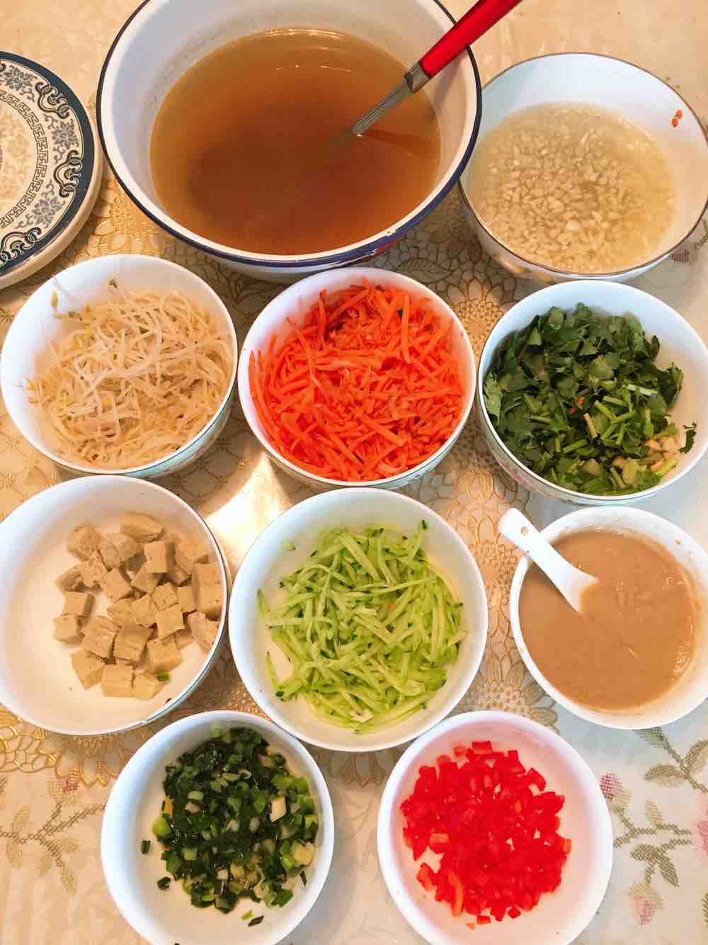 自制涼皮的做法-蒜香味蒸菜譜-易網(wǎng)健康養(yǎng)生網(wǎng) 自制涼皮的做法-蒜香味蒸菜譜