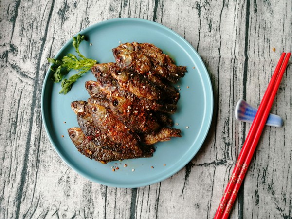 香辣小鯽魚的做法-香辣味炒菜譜-易網(wǎng)健康養(yǎng)生網(wǎng) 香辣小鯽魚的做法-香辣味炒菜譜