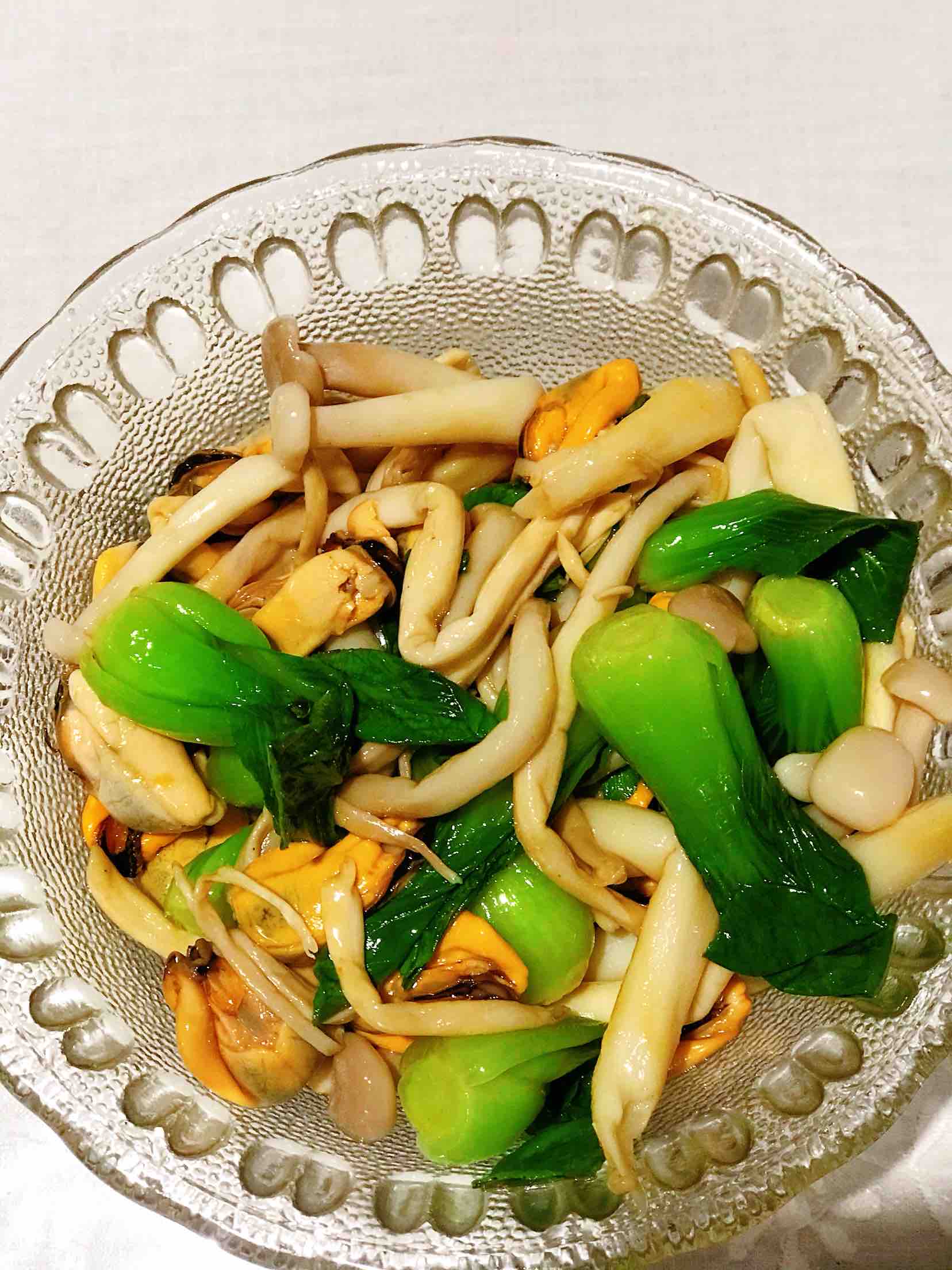 鮮美可口營養(yǎng)豐富的海鮮菇油菜拌海虹的做法-咸鮮味拌菜譜-易網(wǎng)健康養(yǎng)生網(wǎng) 鮮美可口營養(yǎng)豐富的海鮮菇油菜拌海虹的做法-咸鮮味拌菜譜