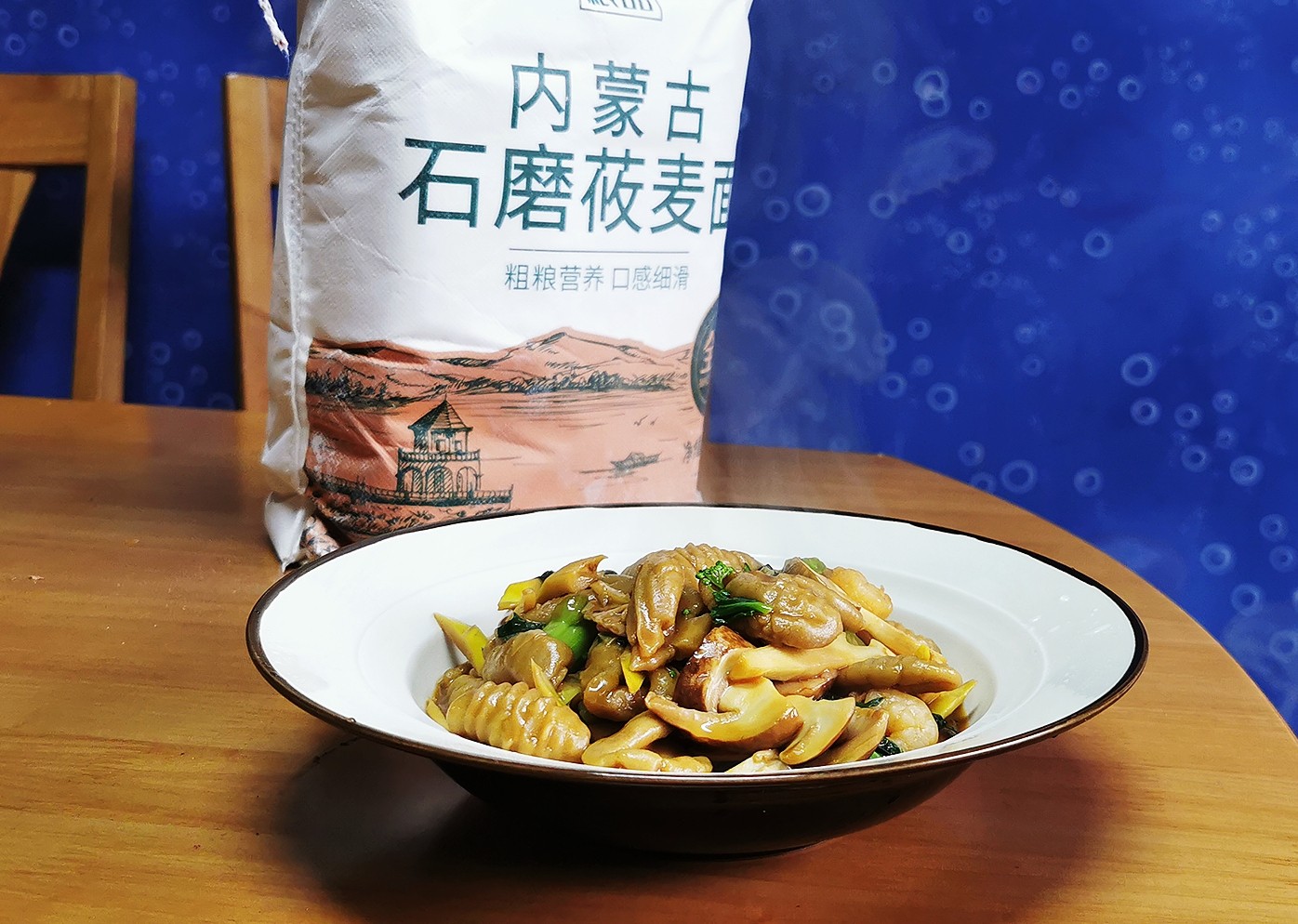 松茸菇炒螺旋莜面的做法-家常味炒菜譜-易網(wǎng)健康養(yǎng)生網(wǎng) 松茸菇炒螺旋莜面的做法-家常味炒菜譜
