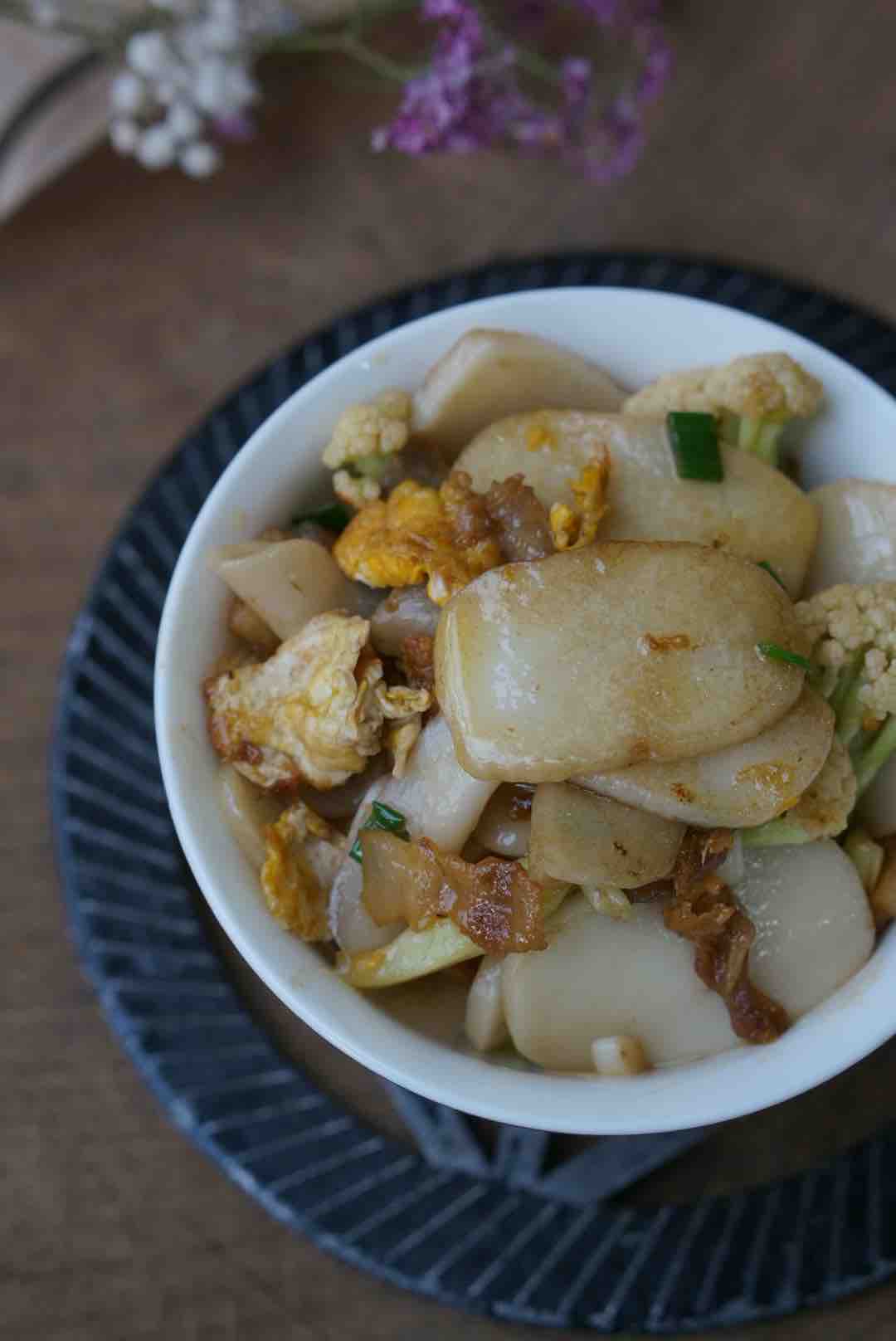 油渣花菜炒年糕的做法-家常味炒菜譜-易網(wǎng)健康養(yǎng)生網(wǎng) 油渣花菜炒年糕的做法-家常味炒菜譜