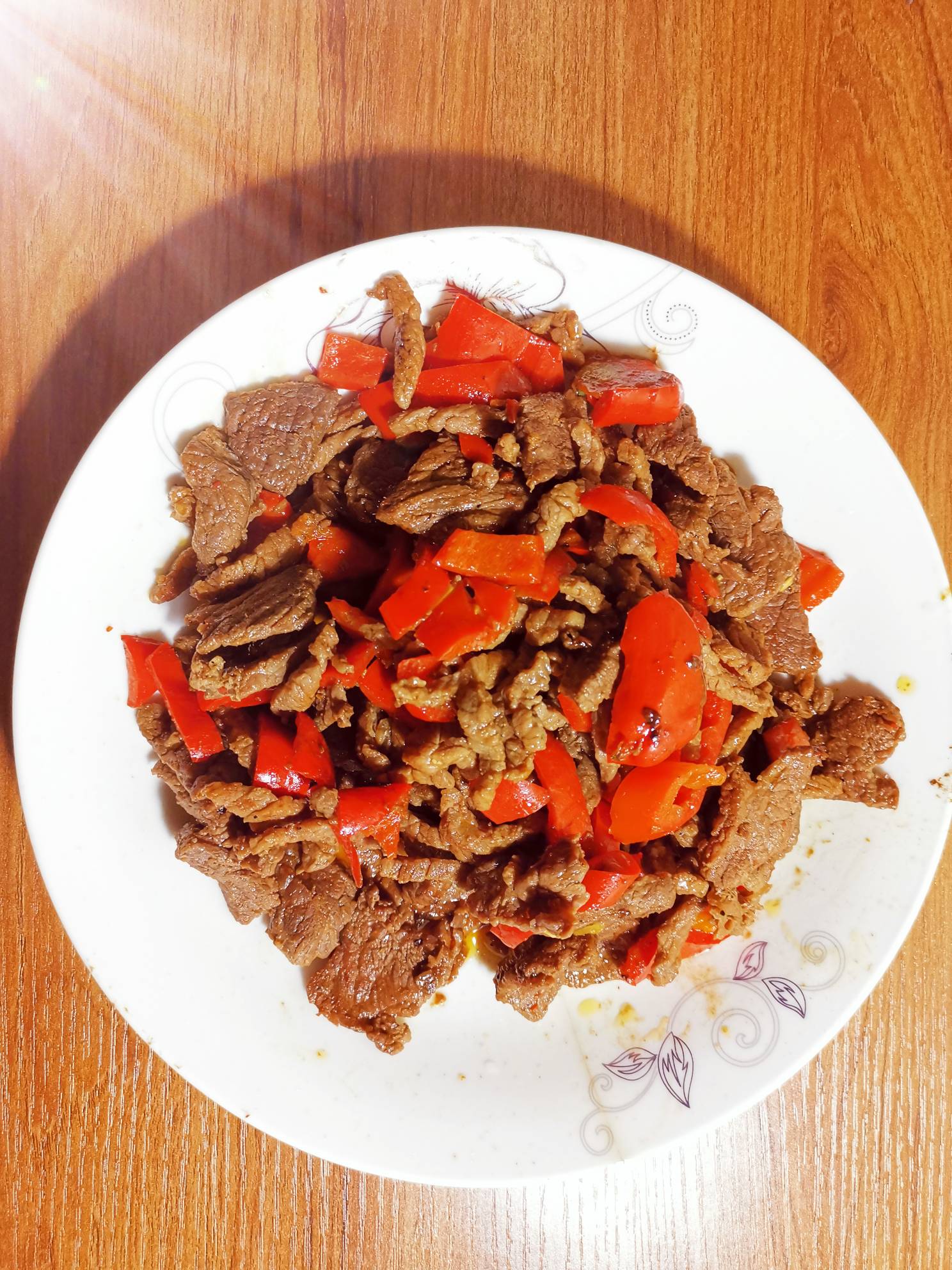 甜椒炒牛肉的做法-家常味炒菜譜-易網健康養生網 甜椒炒牛肉的做法-家常味炒菜譜