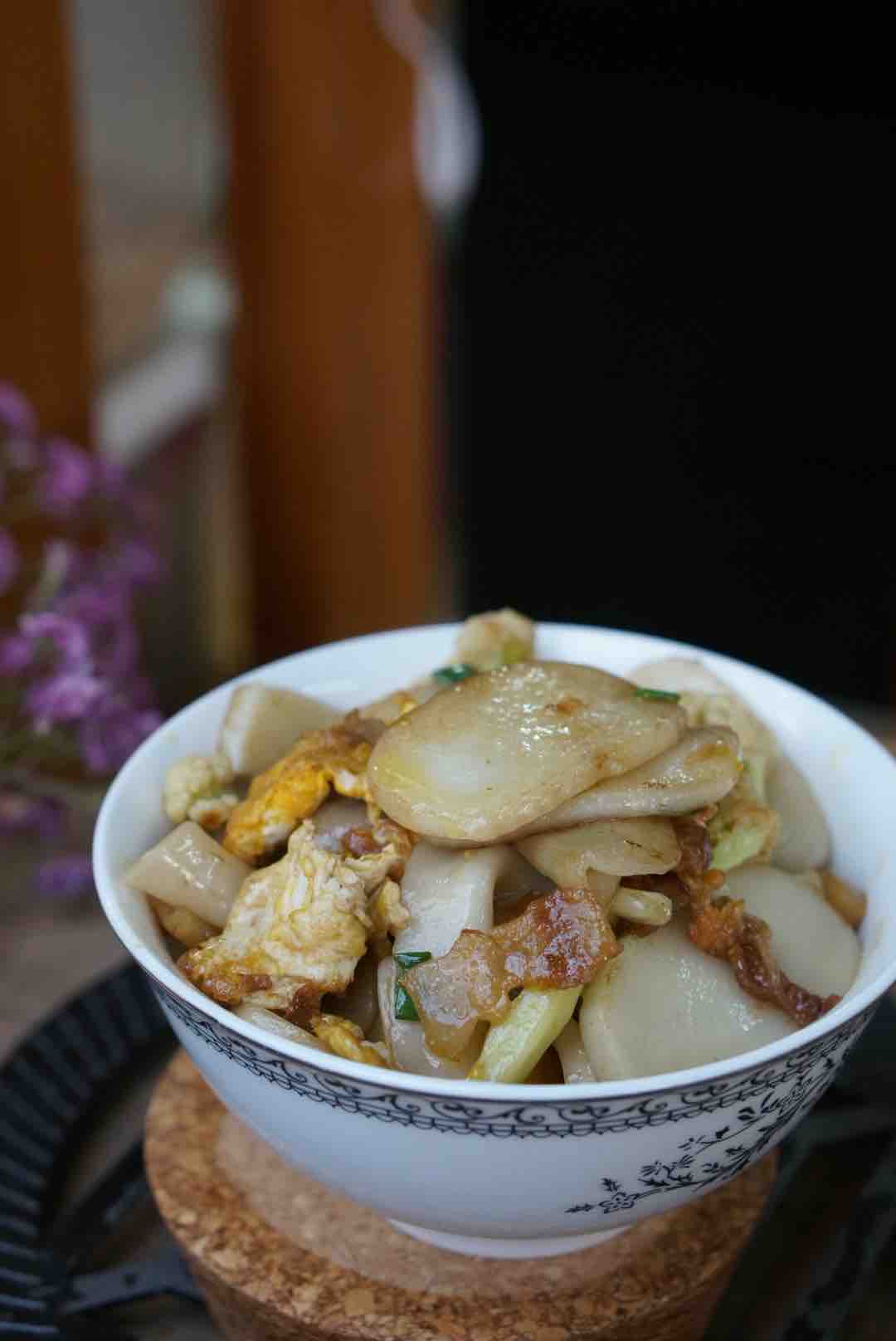 油渣花菜炒年糕的做法-家常味炒菜譜-易網(wǎng)健康養(yǎng)生網(wǎng) 油渣花菜炒年糕的做法-家常味炒菜譜
