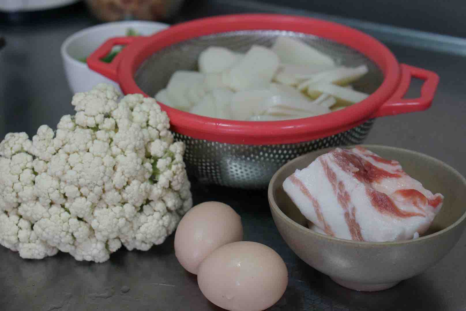 油渣花菜炒年糕的做法-家常味炒菜譜