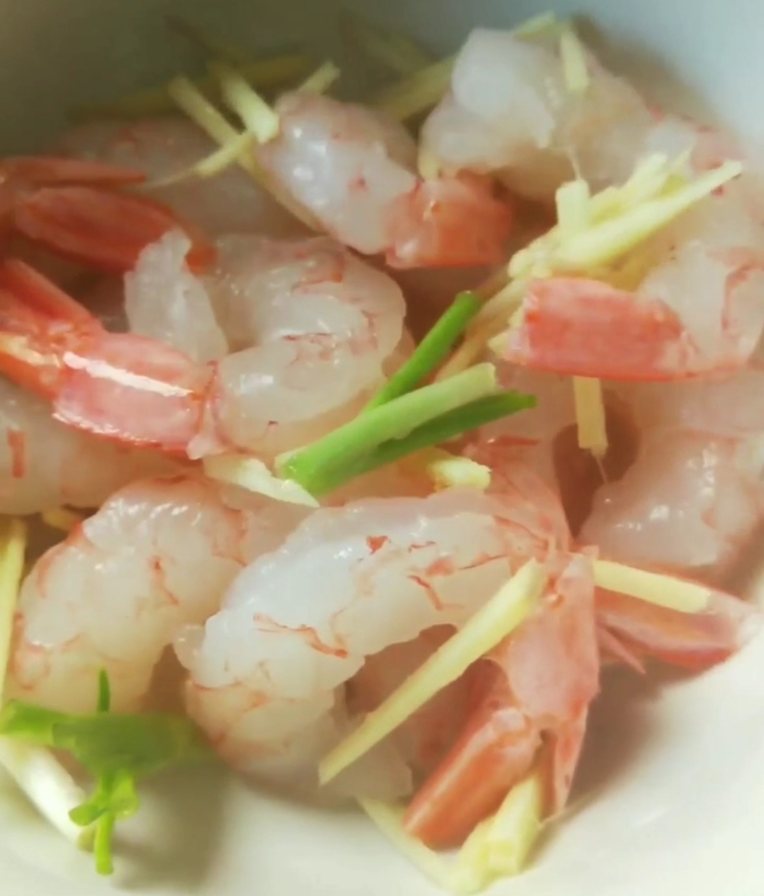 蒜香椒鹽蝦的做法-蒜香味炒菜譜-易網<a href=http://m.aoa7937.com/ target=_blank class=infotextkey>健康養生</a>網 蒜香椒鹽蝦的做法-蒜香味炒菜譜