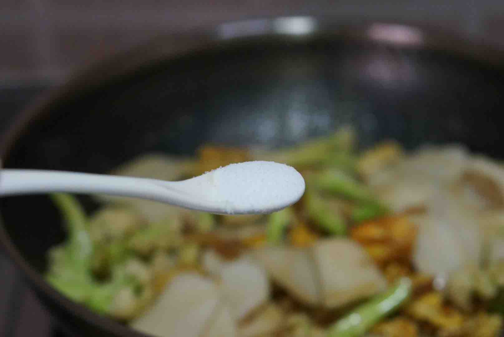油渣花菜炒年糕的做法-家常味炒菜譜