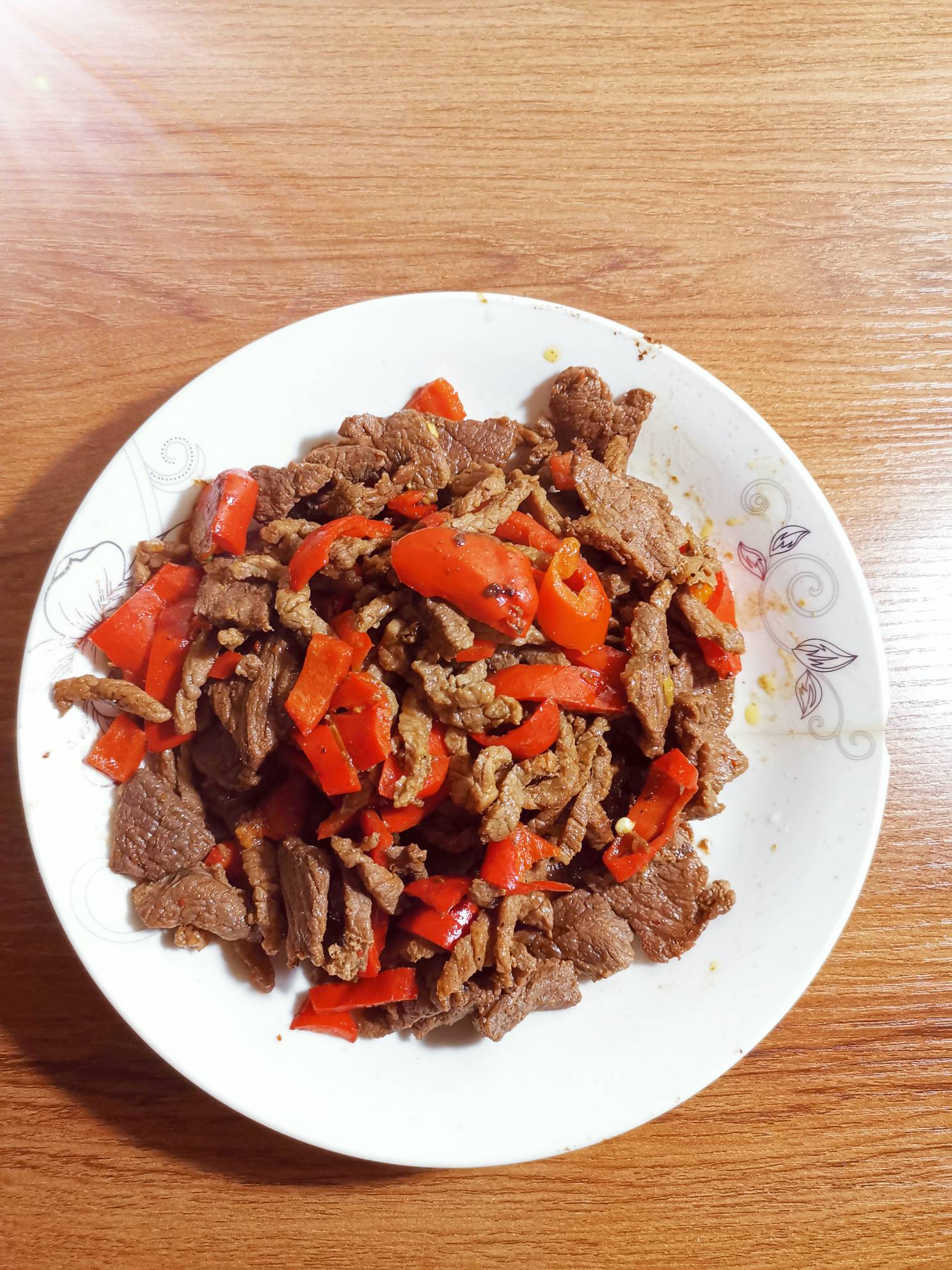 甜椒炒牛肉的做法-家常味炒菜譜-易網健康養生網 甜椒炒牛肉的做法-家常味炒菜譜