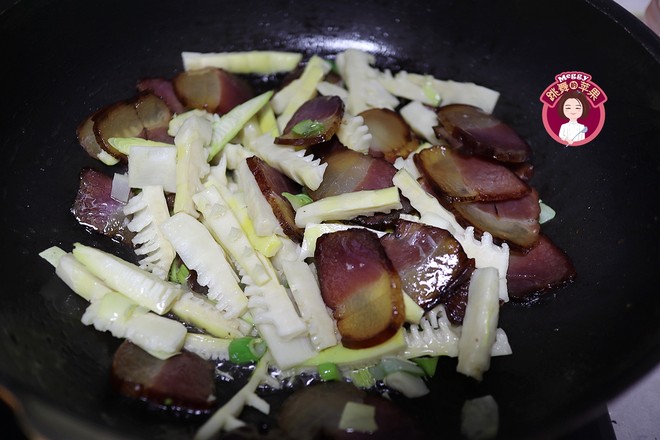 臘肉燜春筍的做法-咸鮮味燜菜譜-易網健康養生網 臘肉燜春筍的做法-咸鮮味燜菜譜