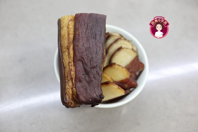 臘肉燜春筍的做法-咸鮮味燜菜譜-易網<a href=http://m.aoa7937.com/ target=_blank class=infotextkey>健康養生</a>網 臘肉燜春筍的做法-咸鮮味燜菜譜