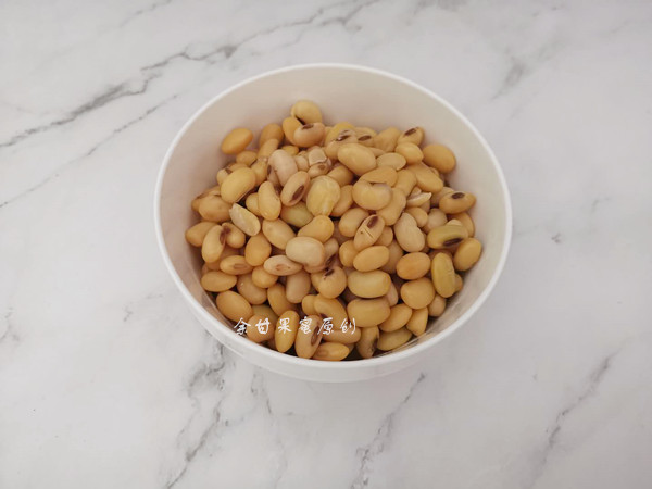 黃豆燜雞爪的做法-家常味燜菜譜-易網<a href=http://m.aoa7937.com/ target=_blank class=infotextkey>健康養生</a>網 黃豆燜雞爪的做法-家常味燜菜譜