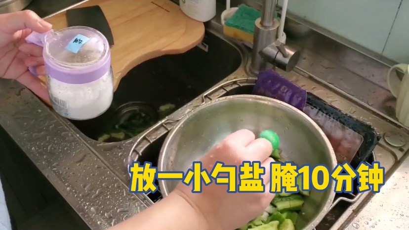 簡單的拍黃瓜的做法-酸辣味拌菜譜-易網健康養生網 簡單的拍黃瓜的做法-酸辣味拌菜譜