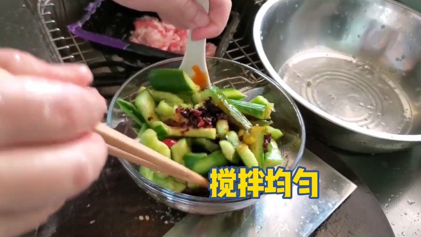 簡單的拍黃瓜的做法-酸辣味拌菜譜-易網健康養生網 簡單的拍黃瓜的做法-酸辣味拌菜譜
