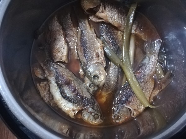 糖醋酥鯽魚(yú)的做法-家常味燉菜譜-易網(wǎng)健康養(yǎng)生網(wǎng) 糖醋酥鯽魚(yú)的做法-家常味燉菜譜