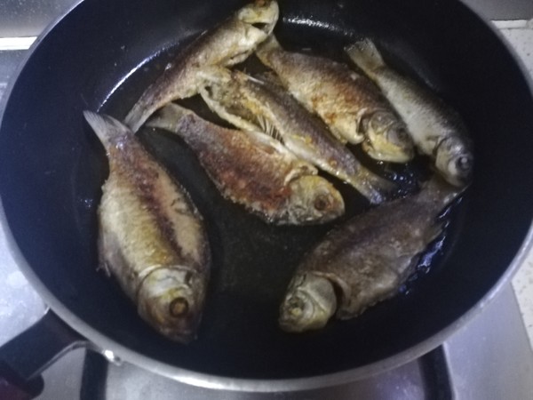 糖醋酥鯽魚(yú)的做法-家常味燉菜譜-易網(wǎng)健康養(yǎng)生網(wǎng) 糖醋酥鯽魚(yú)的做法-家常味燉菜譜