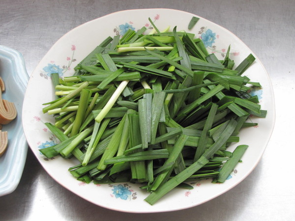 豆皮卷炒韭菜的做法-家常味炒菜譜