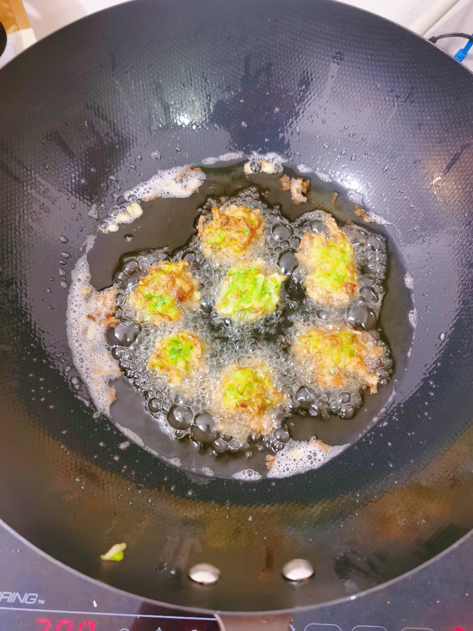 炸蘿卜丸子的做法-咸鮮味炸菜譜