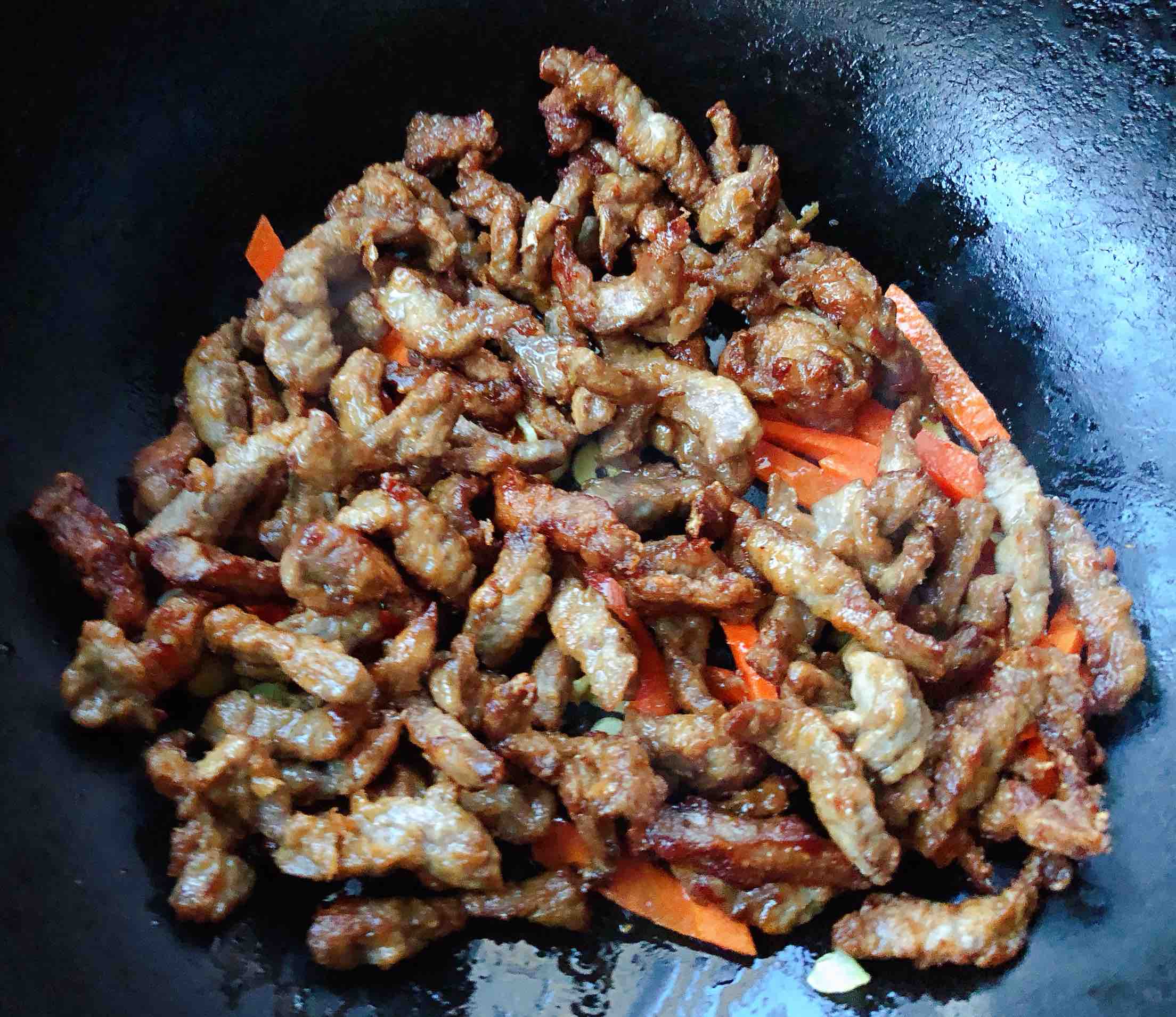 香酥牛肉炒芹菜的做法-香辣味炒菜譜-易網健康養生網 香酥牛肉炒芹菜的做法-香辣味炒菜譜