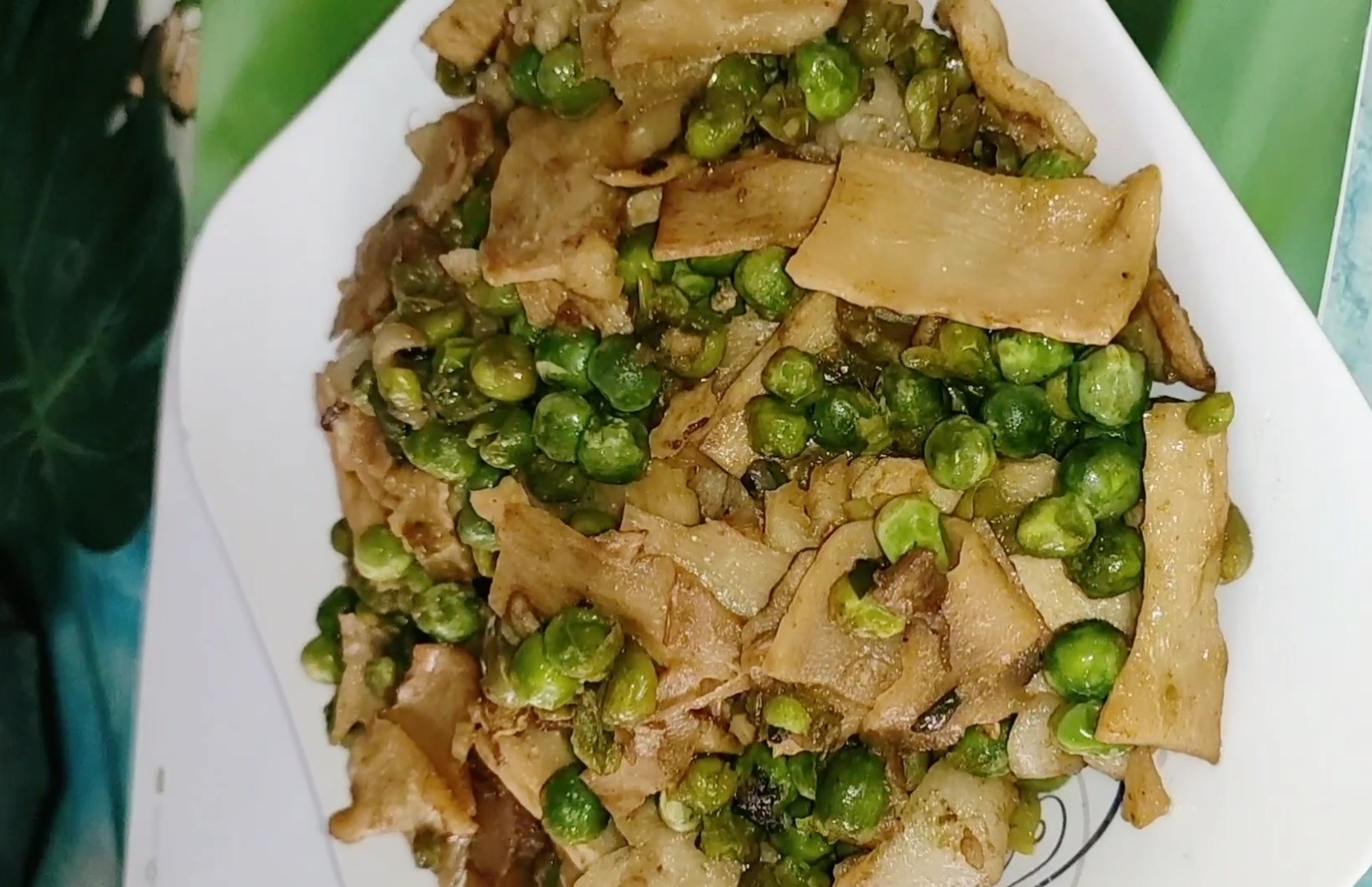 青豆筍片炒肉的做法-咸鮮味炒菜譜-易網健康養(yǎng)生網 青豆筍片炒肉的做法-咸鮮味炒菜譜