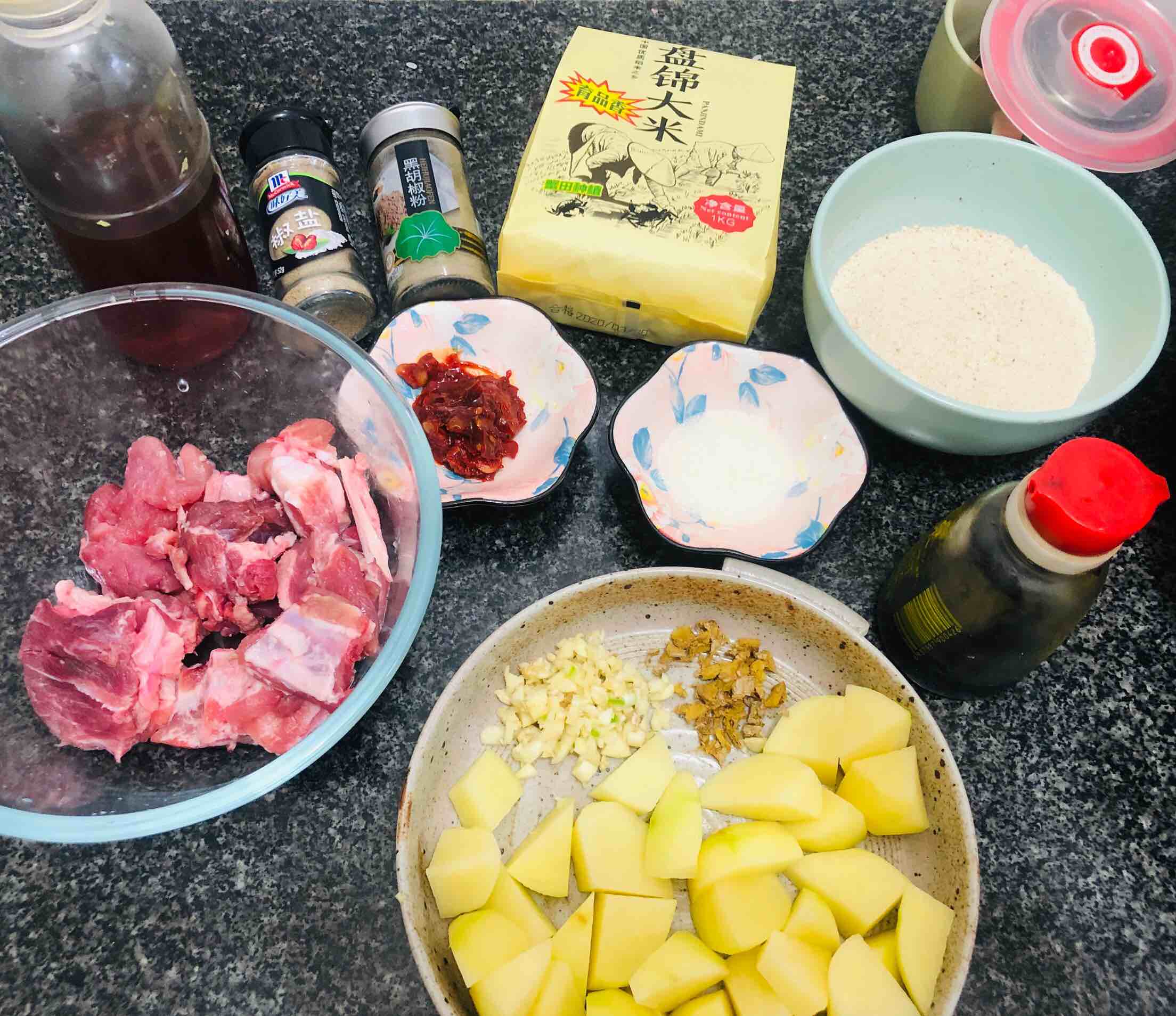 粉蒸排骨的做法-香辣味蒸菜譜-易網<a href=http://m.aoa7937.com/ target=_blank class=infotextkey>健康養生</a>網 粉蒸排骨的做法-香辣味蒸菜譜