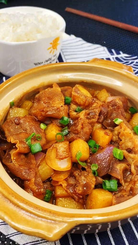 土豆肥牛飯的做法-咸鮮味炒菜譜