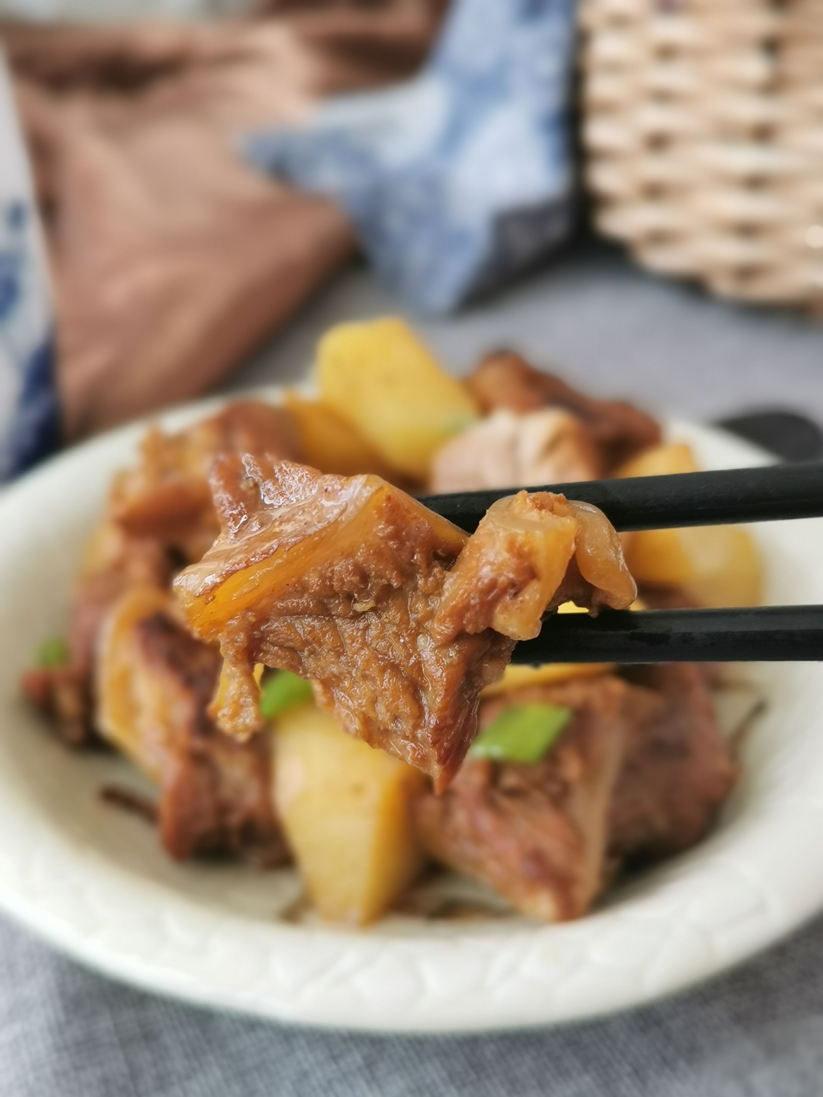 月牙骨燉土豆的做法-家常味燉菜譜-易網健康養生網 月牙骨燉土豆的做法-家常味燉菜譜